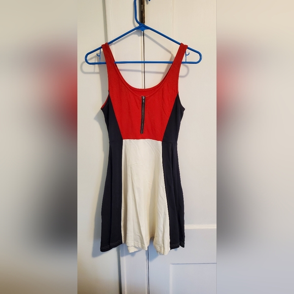 Express Color Block Dress - Picture 2 of 6
